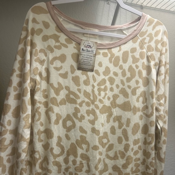 Leopard top - Picture 2 of 3